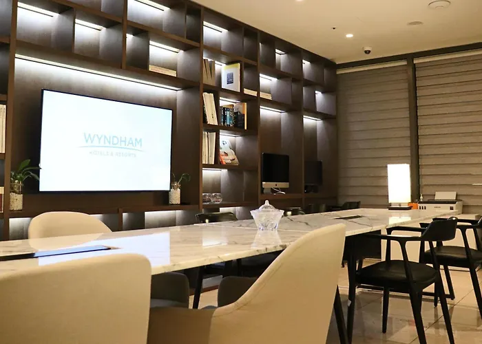 Hotel Ramada Encore By Wyndham Station