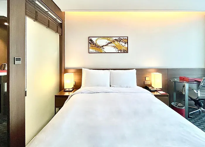 Hotel Ramada Encore By Wyndham Station