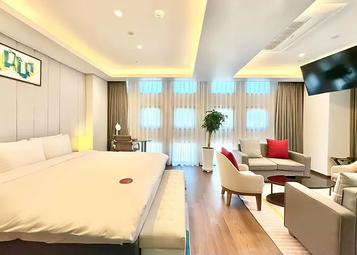 Ramada Encore By Wyndham Station